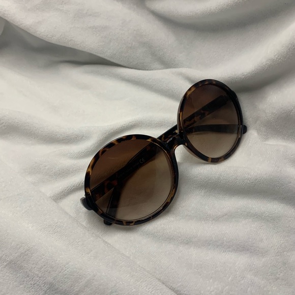 Round Retro Sunglasses - Picture 1 of 4